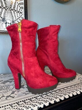 Wild Diva Red Suede High Block Heel Ankle Boots with Gold Zip